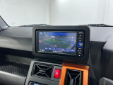 初めての場所でも安心して運転できますね。画面も見やすく、操作も簡単です。さらに、バックカメラも搭載されており、快適なドライブが可能ですね