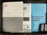 スマートキーは鍵をバッグに入れたままでもドアロックの開閉やエンジンのON・OFFができます。夜間や雨の日も鍵を探さなくて良いので便利です。