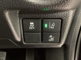 衝突の危険がある時に警告してくれる衝突軽減ブレーキ。車線を外れそうな時に警告し、ステアリング制御してくれる路外逸脱制御機能搭載!