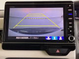 便利な3ビュー切り替え、ガイド線表示付きのバックカメラです。後退時、後方の視界をサポートします