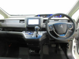 Honda車が初めての方にも扱いやすく分かりやすいインパネ周りと各種スイッチ類です。