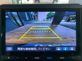 【バックカメラ(3モード)】視点を切り替えて後方を確認でき、駐車や車庫入れも安心です。