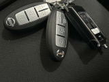 インテリジェントキーでドアの開閉ラクラク!キーを取り出して開ける必要が無いので、荷物を持っている時や、雨の日は便利ですよ!