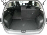リアシートは6:4分割可倒式を採用しておりますので、乗車人数やお荷物の量に併せてアレンジが可能です♪