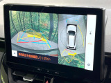 【パノラミックビューモニター】専用のカメラにより、上から見下ろしたような視点で360度クルマの周囲を確認することができます☆死角部分も確認しやすく、狭い場所での切り返しや駐車もスムーズに行えます。