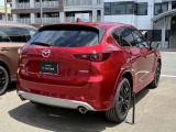 【CX-5】上質感と精悍さを兼ね備え、ワイド感を強調した意匠。オールラウンドな機能美と品格、洗練されたデザイン。