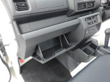 愛知ダイハツではお車をご購入頂いた後が本当のお付き合いのスタートだと思っています。 ですので定期点検や車検もお得なパックをご用意してお客様に頼りにされるダイハツディーラーを目指しています☆