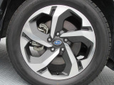 スバル純正18インチアルミホイール。 タイヤサイズは225/55R18