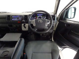 視界良好、操作しやすい運転席です。