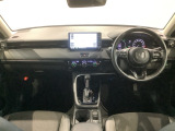 使いやすいレイアウトのダッシュボード周辺です。オートエアコンや小物入れなど嬉しい装備が満載です。