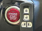 便利なキーレス&プッシュスタートシステム♪この電子キーを携帯しているだけで簡単にエンジンの始動やドアの解錠、施錠が可能です!また万が一の時も安心なエンジンイモビライザーもついてます!