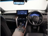 オシャレなインテリアで運転する気分も盛り上がりますよね^^