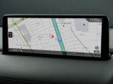 マツダコネクトの10.25インチワイドセンターディスプレイです。『Android Auto』『Apple CarPlay』や独自のコネクテッドサービスに対応したインターフェイスシステムです。