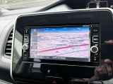 ナビ画面のアップ写真です。フルセグTV・Bluetoothオーディオ・CD・DVDビデオ再生が可能です。