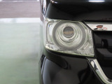 LEDヘッドライトは、点灯の瞬間から光量を発揮し、突然暗くなるトンネルなどでの安定感を高めます。