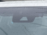 【トヨタセーフティセンス】走行中に前方の車両等を認識し、衝突しそうな時は警報とブレーキで衝突回避と被害軽減をアシスト。より安全にドライブをお楽しみいただけます。