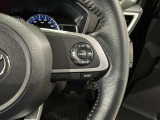【ステアリングスイッチ】運転中に視線を前に向けたまま画面の操作できます。