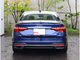 リヤは一番良く見られていると言われています。後続車からはこのように見られています。息を飲むような独特の重厚感のあるグラマラスなリヤデザイン。後ろからの強い視線を感じます。