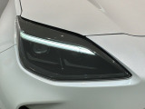 LEDヘッドライトは、点灯の瞬間から最大光量を発揮し、突然暗くなるトンネルなどでの安定感を高めます。