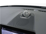 【Bowers&Wilkins ハイフィデリティ・オーディオシステム】精密にチューニングされたHi-Fiスピーカーと、革新的なフレッシュエア・サブウーファーを搭載。臨場感あふれるサウンドを届けます。