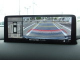 車両の前後左右にある4つのカメラを活用し、センターディスプレイの表示や各種警報音で低速走行時や駐車時に車両周辺の確認を支援し、見えない部分の危険察知をサポートいたします!