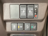 両側電動スライドドアは運転席から操作ができるよう、操作スイッチが付いています。Hondaセンシング用のVSA(ABS+TCS+横滑り抑制)解除と路外逸脱抑制機能などのオンオフスイッチも装備しています。