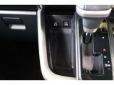 データ通信/給電用と、給電用(Type-C)のUSBポートも装備されています。車内にあると便利なアイテムですね!