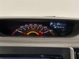 スタイリッシュなデザインのインパネ。各操作スイッチは使いやすい位置に配置されてます。