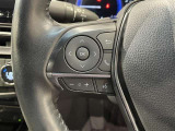 【ステアリングスイッチ】運転中に視線を前に向けたまま画面の操作できます。