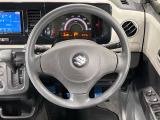 インテリアに合わせたデザインのステアリングは、運転される方のことも考え、運転しやすい形状、大きさです。是非一度、実際に触ってお確かめください。