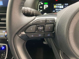 運転中、オーディオの操作をしてて、ハッとしたことはありませんか?ステアリングスイッチは、運転中でもハンドルでオーディオの操作が可能です。安全なドライブをサポートします。