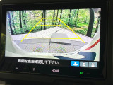 【バックカメラ】駐車時に後方がリアルタイム映像で確認できます。大型商業施設や立体駐車場での駐車時や、夜間のバック時に大活躍!運転スキルに関わらず、今や必須となった装備のひとつです!