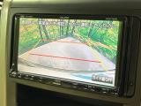 【バックカメラ】駐車時に後方がリアルタイム映像で確認できます。大型商業施設や立体駐車場での駐車時や、夜間のバック時に大活躍!運転スキルに関わらず、今や必須となった装備のひとつです!
