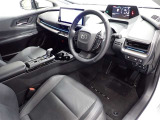 日々の運転を楽々サポートの運転席!