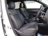 お車選びをお楽しみ頂けるよう、在庫車の展示スペースを十分に確保しております。