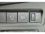 オートマチックハイビームとは、先行車や対向車のライトを認識し、ハイビームとロービームを自動で切り替える機能です。夜道の視界を確保します。詳細は販売店スタッフまでおたずねください。