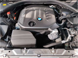 【BMWエンジン】革新的なガソリン・エンジン・テクノロジーによる高性能かつ高効率。レスポンスの良いパワーを発揮。常にスムーズな吸気を実現しアクセル開度にダイレクトに反応しドライビングを楽しく演出。