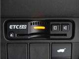 ◆ETC2.0装着◆進化したドライブ体験。料金収受システムだけだったETCが生まれ変わって、高速道路を賢く使うETC2.0に進化しました。多彩な情報サービスが便利で快適なドライブ体験を提供します。