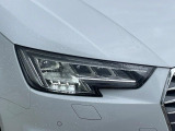 ●LEDハイビームが多数独立で存在し、ハイビーム時に対向車や前方を走る車の部分をロービームに切り替えが可能!!シーケンシャルウインカーも装備!!