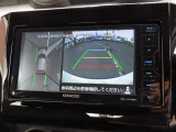 全方位カメラ 前後左右の4つのカメラで車の周囲を映し出して、安全運転、車庫入れをサポートします。
