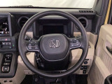 ステアリングスイッチでオーディオ各種操作が可能で、運転に集中できます。安心・安全・快適なドライブをお楽しみいただけます。