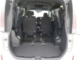 【トランクルーム】荷室の広さも十分です!シートアレンジでシートを畳めば長い荷物だって積めますね。シートアレンジの操作方法など、お気軽にご相談下さい。