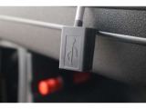 USBオーディオ用ソケットがついていますので携帯電話などを接続すれば音楽等の再生が可能です!