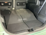 リヤシートを全て倒せばさらに荷物が積めますよ。