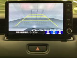 バックでの車庫入れも安心です! リアカメラが付いているバックモニター付のナビを装備しております。操作線もついており距離感も画面から確認できます。