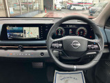 使いやすく安全な操作性と良好な視界を実現した運転席!