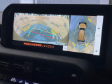 【パノラミックビューモニター】専用のカメラにより、上から見下ろしたような視点で360度クルマの周囲を確認することができます☆死角部分も確認しやすく、狭い場所での切り返しや駐車もスムーズに行えます。