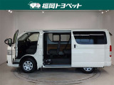 スライドドアは片側手動式です。