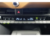 ★運転席と助手席でそれぞれお好みに合わせて温度設定が行えるフルオートエアコンです。外気温や室温、日射量を感知し、吹き出し温度、風量を緻密に制御します
