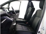 高いホールド性で運転姿勢が安定します。長距離ドライブでも疲れにくいのが魅力です。快適なドライビングライフをお送りください♪